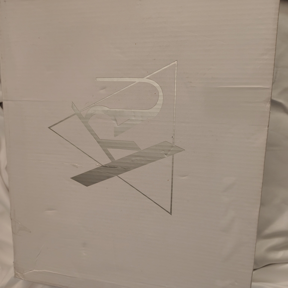 YRU Red Velvet Platform Block Heel Ankle Boots - Women - Picture 5 of 5